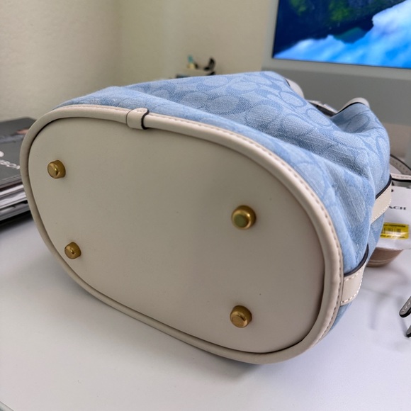 Coach Field Bucket Bag In Signature Chambray c4693 - Picture 6 of 7